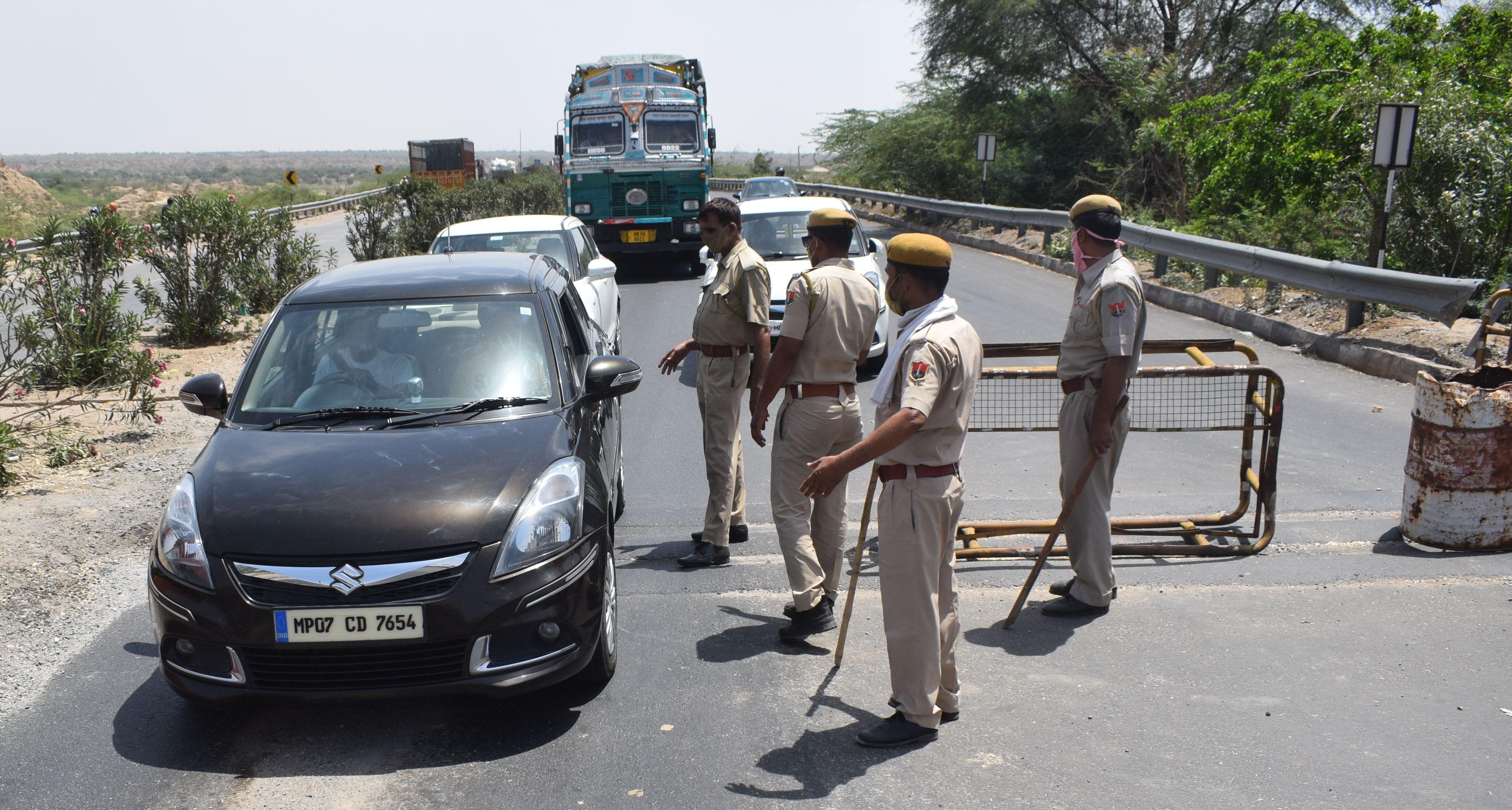  Traffic on boarder out of control, rules flying on entry into Rajasthan border