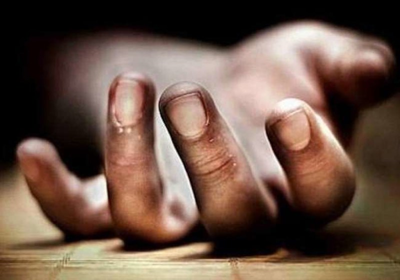 Quick Read: चुनाव लड़ने पर मिली धमकी, परेशान होकर लगाई फांसी