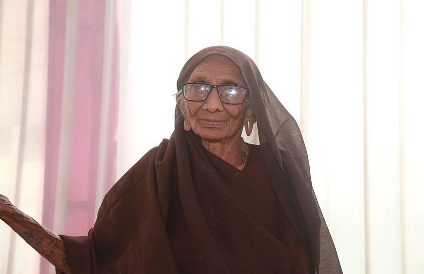 105 साल की दादी ने नौ दिन में कोरोना को पटकनी दी