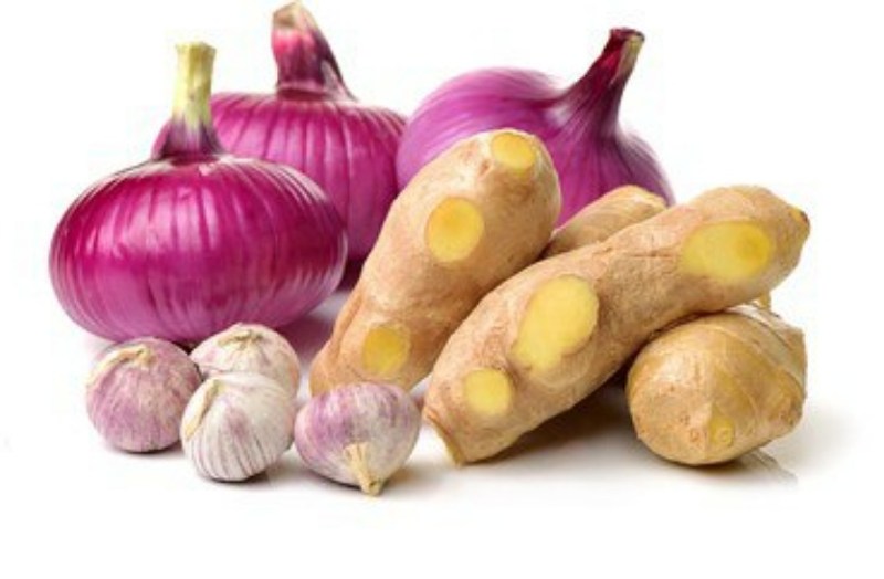 कोलेस्ट्रॉल लेवल कंट्रोल करना है तो प्याज के साथ करें अदरक और नींबू का सेवन
