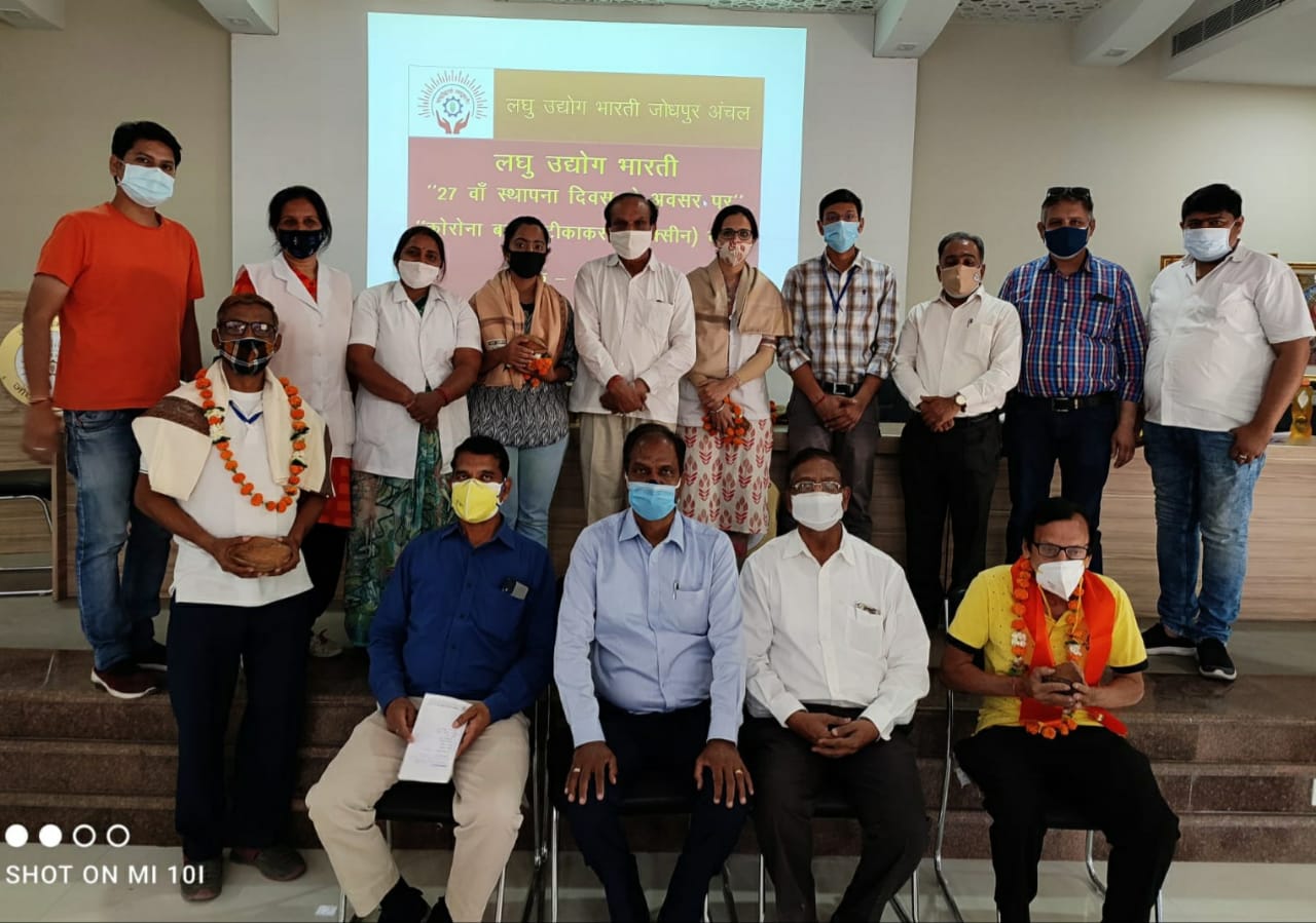 वैक्सीनेशन में १०० से अधिक ने लगाया टीका
