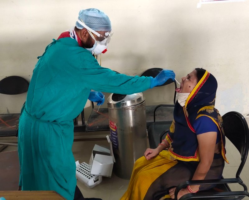 बाहर से आने वाले हर यात्री पर नजर