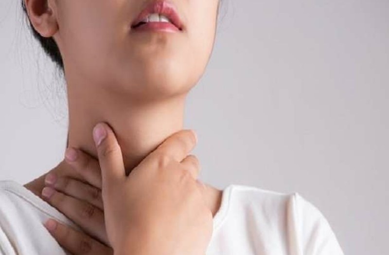 गले में खराश और खांसी है तो घर में करे शहद का उपयोग, मिलेगा फायदा