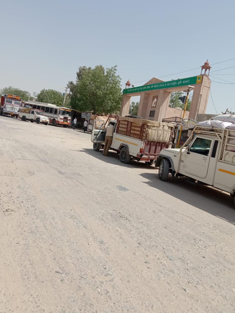 देरी से पहुंचे काश्तकार, व्यापारियों को भरना पड़ा जुर्माना