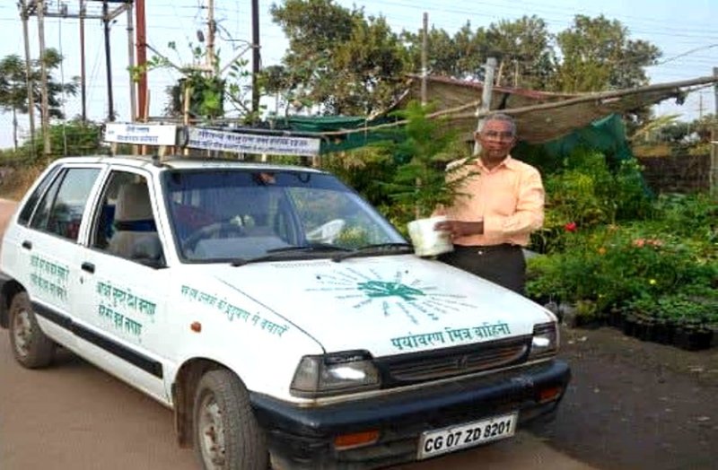 पॉजिटिव सोच: एक पेड़ के सहारे जिंदगी बचाने का जुनून, सांसें हो रही कम इसलिए हजारों पौधे रोप दिए शहर की हर गली में