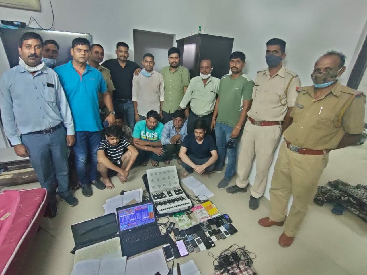 आईपीएल पर सट्टा चलाते अंतरराज्यीय बुकी गिरोह पकड़ा