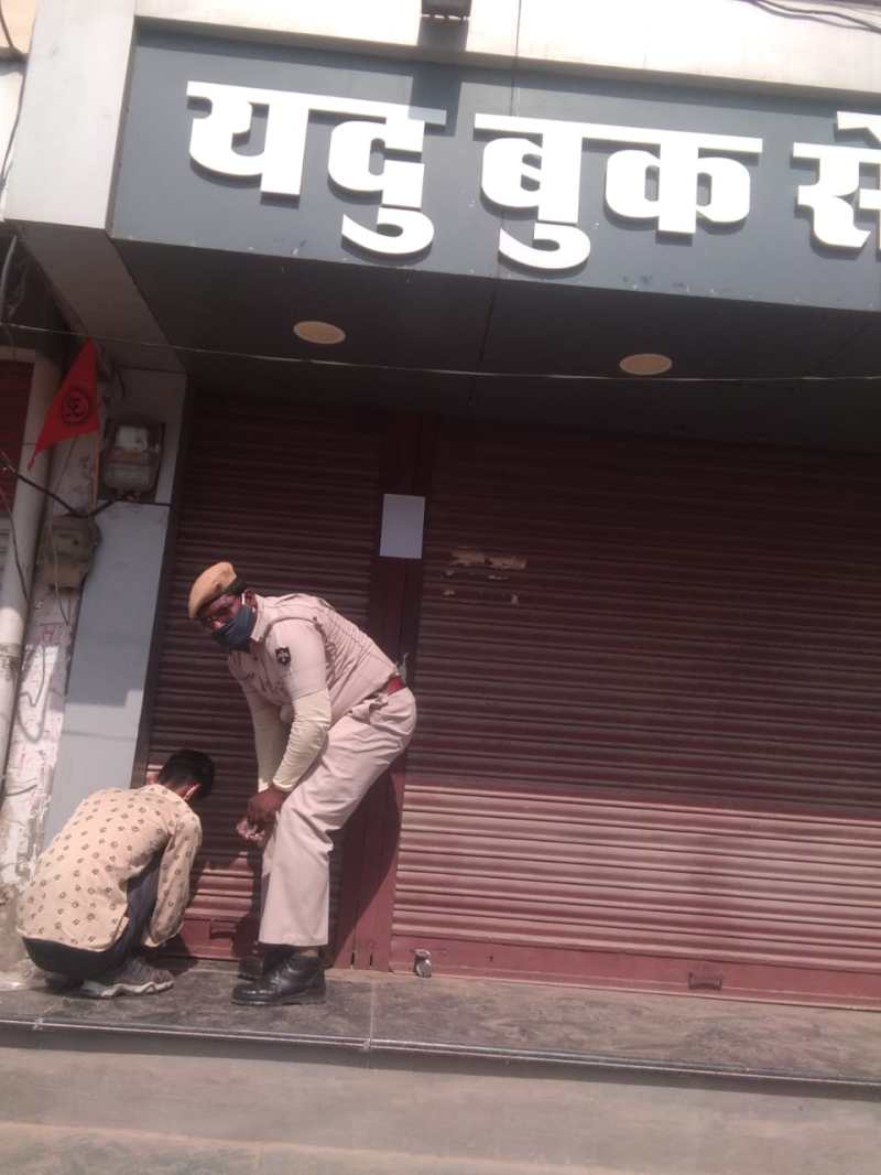 कोविड एडवाइजरी का उल्लंघन, आठ दुकानें सील