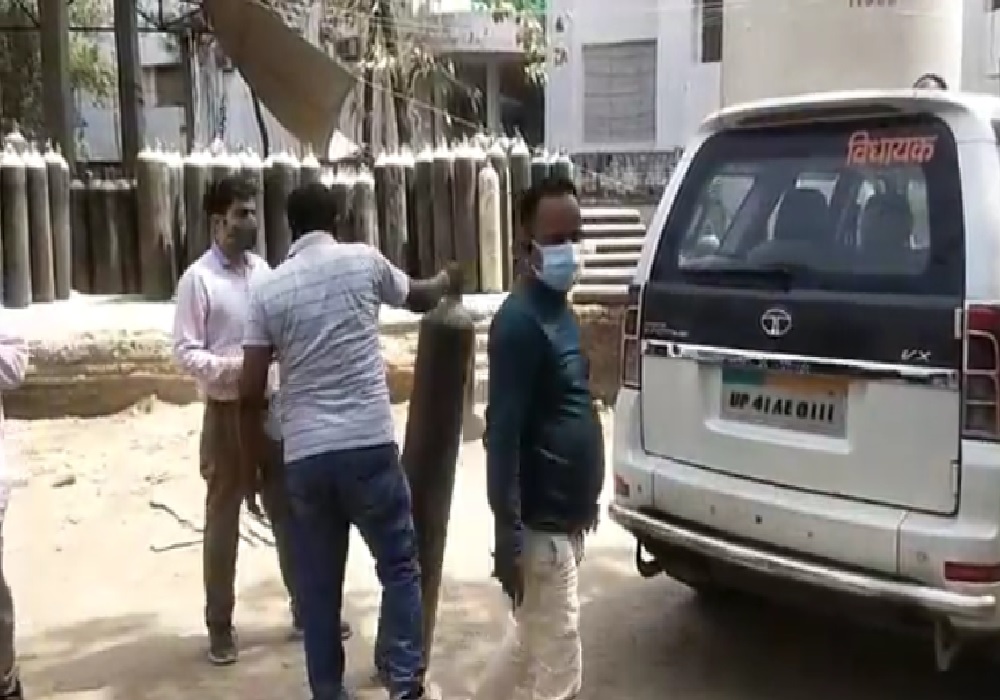 सीएम योगी के राज में ऑक्सीजन सिलेंडर पर भी हावी वीआईपी कल्चर, आम आदमी कर रहा त्राहि-त्राहि, लेकन विधायक जी कर रहे मौज