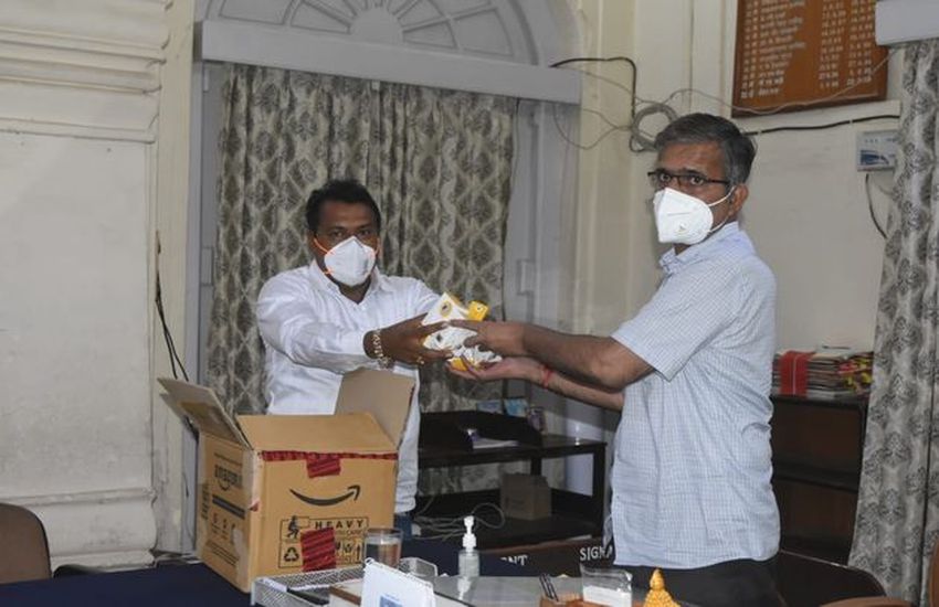 कोई व्यक्तिगत तौर पर तो कई संगठन के रूप में कर रहा काम