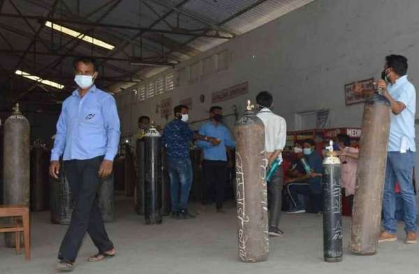 oxygen cylinder helping hand