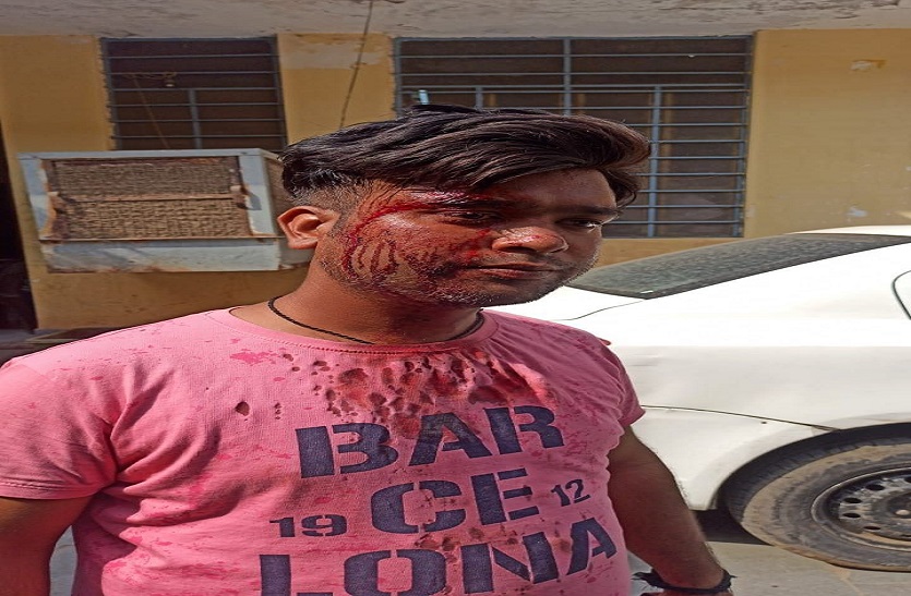 रंगदारी का विरोध करने पर दुकानदार पर तलवार से हमला, घायल