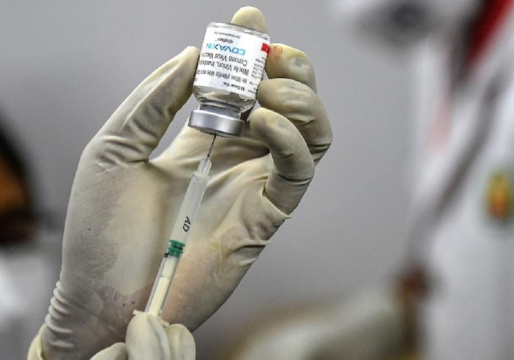 Coronavirus vaccination : अब यूपी के युवाओं की बारी, सात शहरों में एक मई से होगा वैक्सीनेशन
