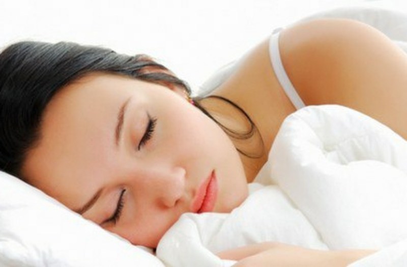 सोने से पहले नहीं करें यह भूल, नहीं तो टूट जाएगी आंखों की नींद