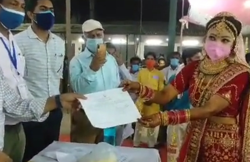 up-panchayat-election-results-2021-bride-won-election-on-wedding-day.jpg