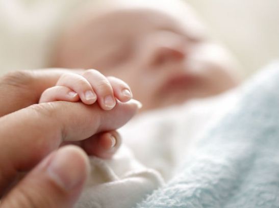 Women give birth 9 children in Mali