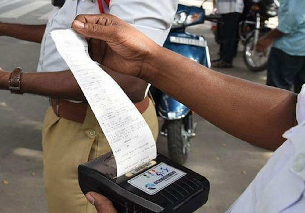 कोरोना काल में सिर्फ चालान से यूपी पुलिस ने वसूले 85.57 करोड़ रुपए, कर्फ्यू और लॉकडाउन का उल्लंघन करने पर 53 लाख 67 हजार 238 चालान