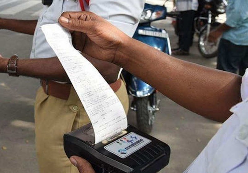 कोरोना काल में सिर्फ चालान से यूपी पुलिस ने वसूले 85.57 करोड़ रुपए, कर्फ्यू और लॉकडाउन का उल्लंघन करने पर 53 लाख 67 हजार 238 चालान