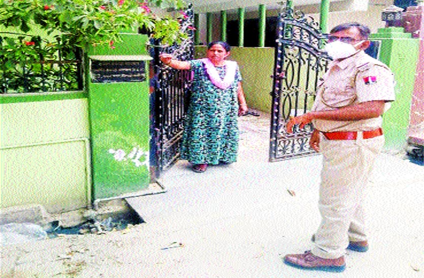 अहमदाबाद से आया मैसेज, बीमार महिला को पुलिस ने 15 मिनट में पहुंचाई दवाइयां