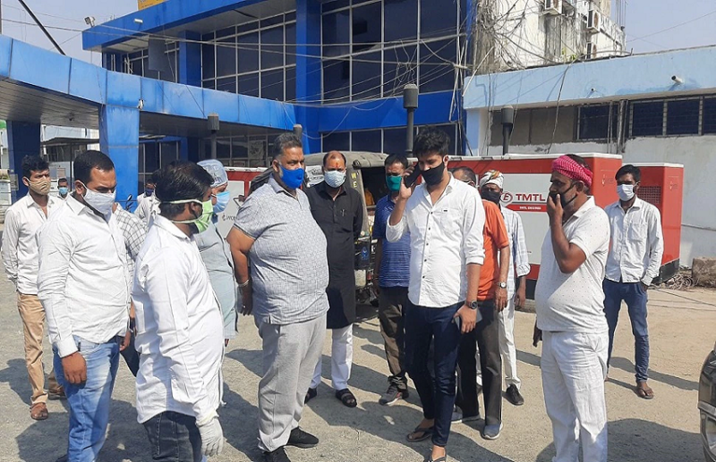 कोरोना से हाहाकार के बीच भाजपा नेता के प्लॉट में खड़ी मिलीं इतनी एंबुलेंस, पप्पू यादव ने खोला मोर्चा