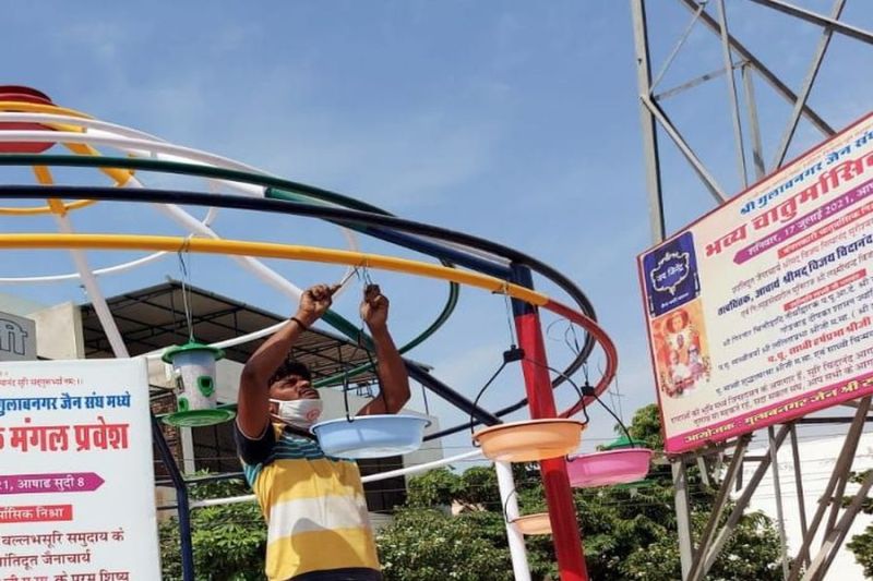 पक्षियों और ़वन्यजीवों के लिए जारी है दाना -पानी के इंतजाम की मुहिम