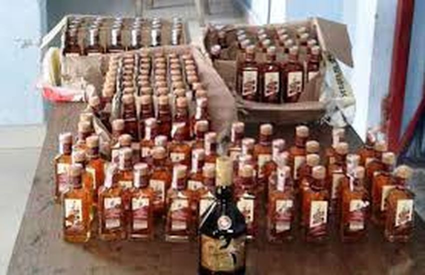 कोरोना काल में भी बदस्तूर जारी है शराब का अवैध कारोबार