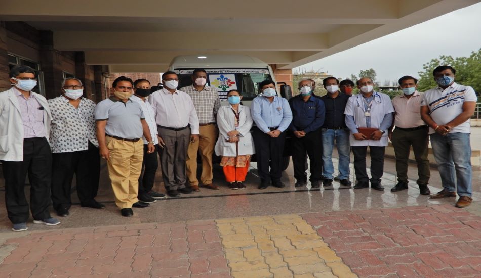 हैण्डीक्राफ्ट निर्यातकों ने महात्मा गांधी अस्पताल को भेंट की डिलीवरी वैन