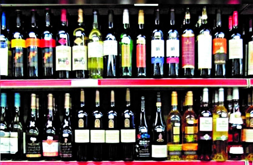सरकारी शराब दुकान में 32 लाख रू. की गड़बड़ी, लॉकडाउन में बैंक में जमा न कर ब्याज में चला दिया पैसा