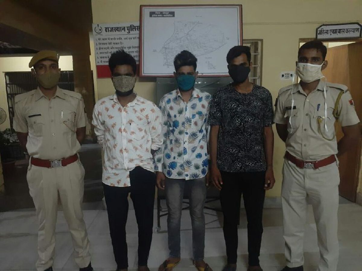 लाखों के जेवर व रुपए चोरी के तीन आरोपी गिरफ्तार
