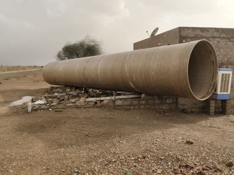 तूफानी बारिश में उड़ा पाइप, क्षतिग्रस्त हुआ मकान