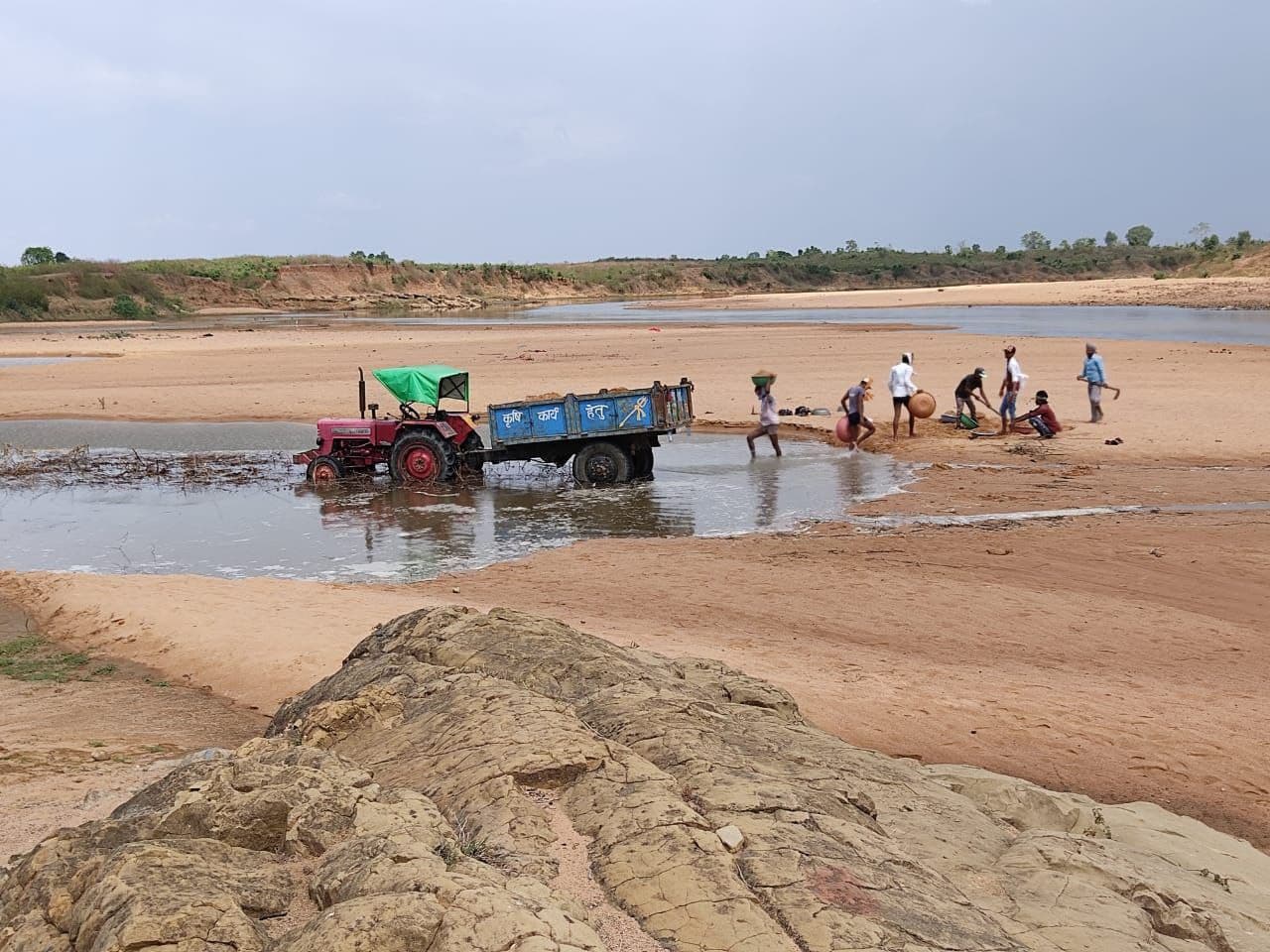 Illegal excavation of sand from river continues even in lockdown, offi