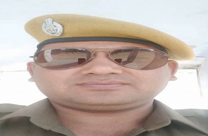 डम्पर और कार की टक्कर में कांस्टेबल सहित तीन की मौत