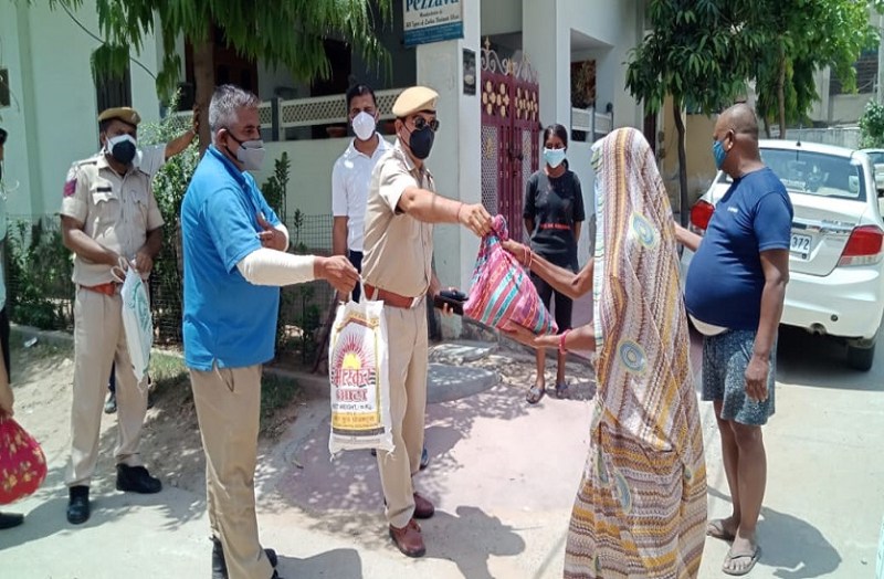 सूखा राशन का किट देखकर बोला गरीब परिवार, दस दिन नहीं सोएगें भूखे