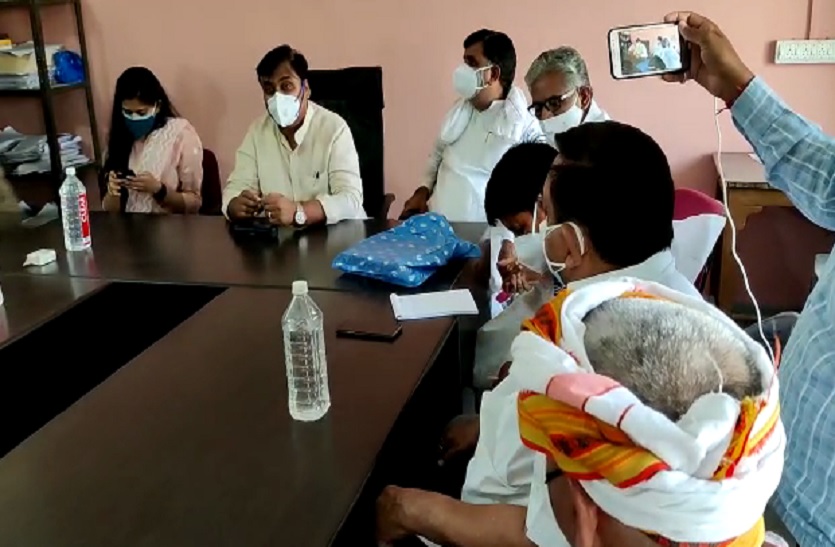 शिक्षामंत्री डोटासरा की पहल पर फतेहपुर में भी आगे आए भामाशाह