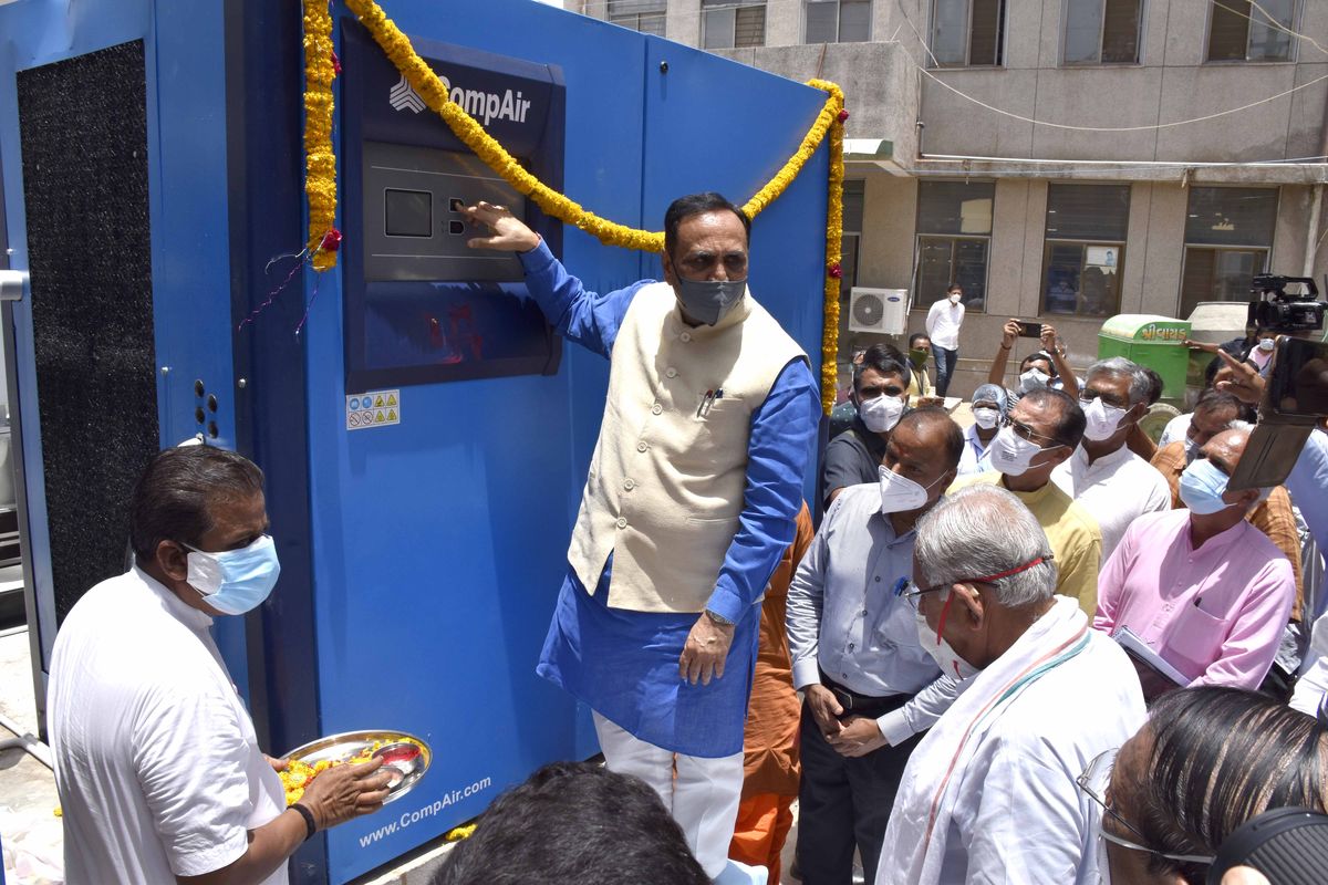 Gujarat: सीएम रूपाणी ने किया ऑक्सीजन प्लांट का उद्घाटन