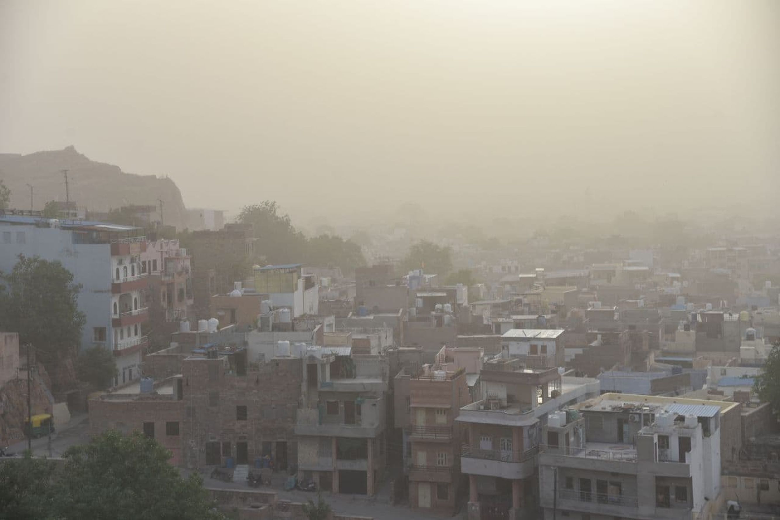 मारवाड़ में पारा फिर 40 के पार, कल से बादल-बरसात का मौसम
