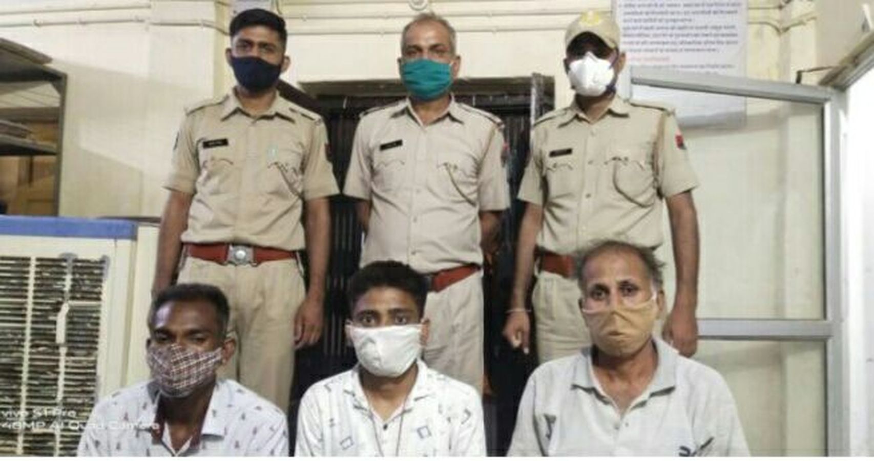 गोदाम से सीमेंट चोरी, तीन गिरफ्तार