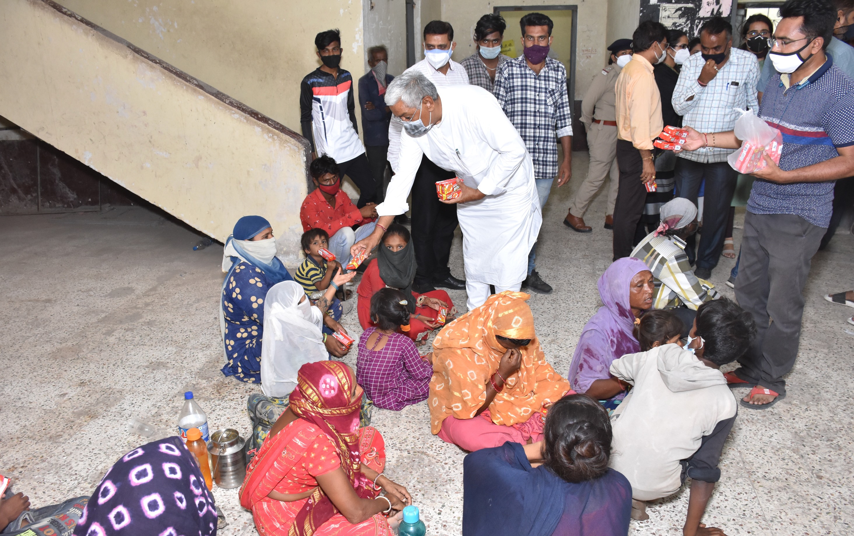 जमनगर जिले के 10 हजार लोगों को सुरक्षित स्थानों पर पहुंचाया