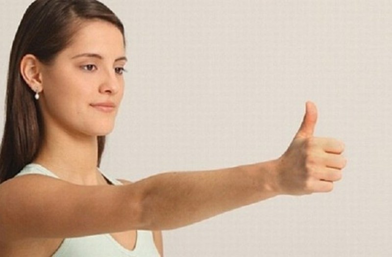 आंखों को स्वस्थ रखने के लिए घर में करें यह योग और एक्सरसाइज