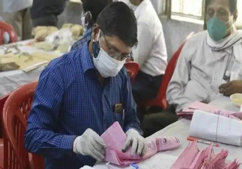 UP government claim only 3 teachers death during panchayat election