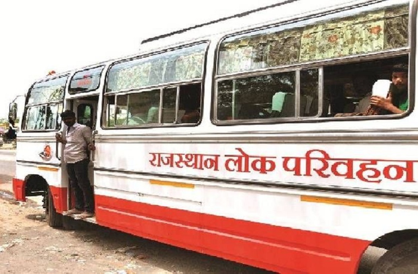 निजी बस चालकों की गुहार, टैक्स माफ कर दो सरकार