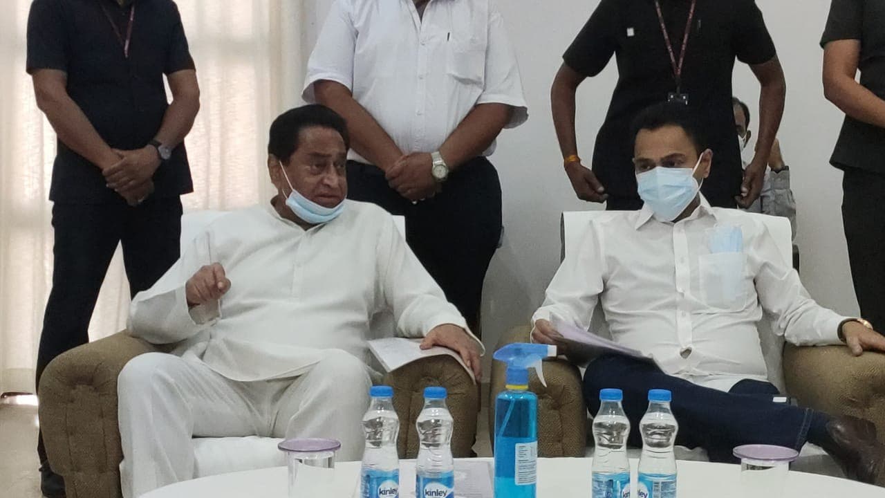 जुन्नारदेव विधायक सुनील उइके तथा परासिया विधायक सोहन बाल्मिक ने जोरदार विरोध किया है।