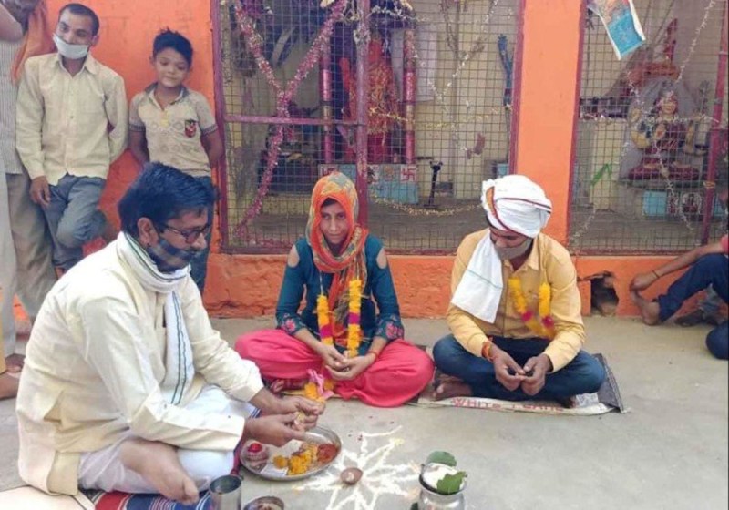 शादी की जिद पर अड़ी लड़की ने 10 दिनों तक प्रेमी के घर दिया धरना, रंग लाया त्याग