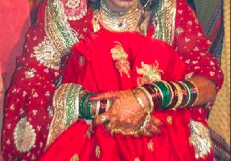 बारात नहीं आई तो लाल जोड़े में थाने पहुंची युवती, कहा जिसकी वजह से टूटी शादी उसी से लूंगी सात फेरे