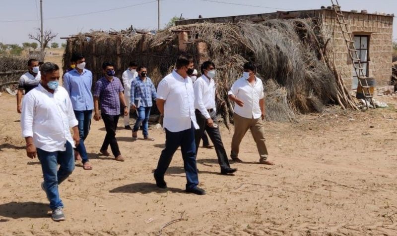 राजस्वमंत्री पहुंच रहे घर-घर, जान रहे मरीजों के हाल