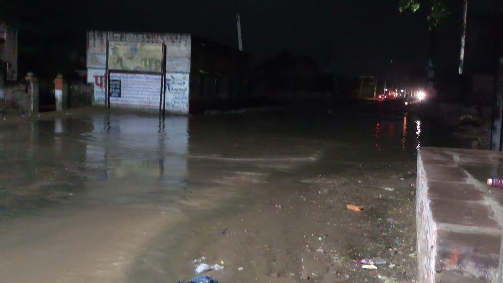रिमझिम बारिश से मौसम हुआ सुहावना