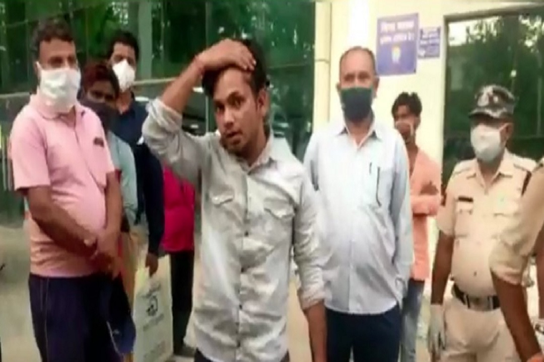 जूनियर डॉक्टरों की पिटाई से घायल एसआईएसएफ जवान आकाश साहू