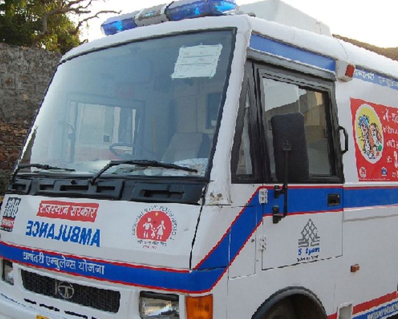 एंबुलेंस की दरें निर्धारित, ज्यादा किराया वसूलने की करें शिकायत