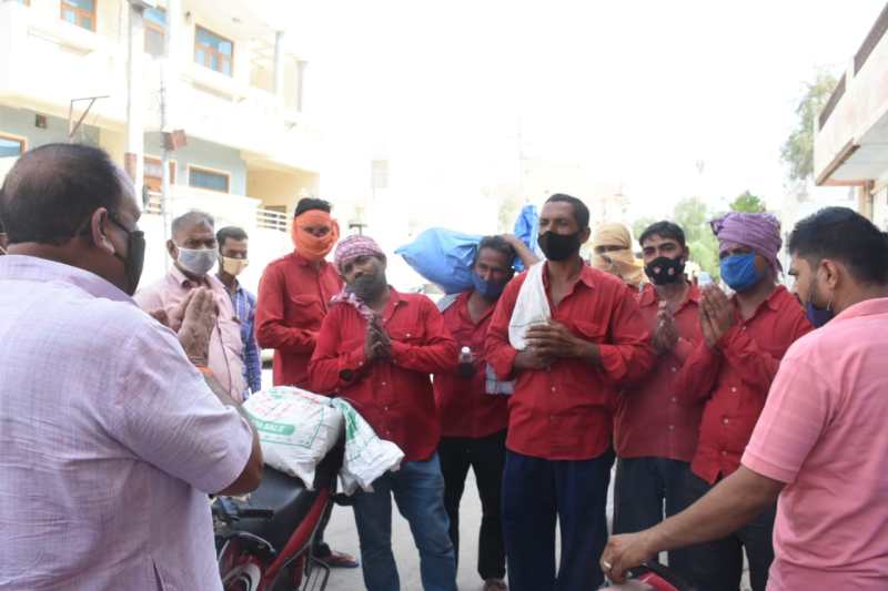 अब कुलियों के समक्ष नहीं रहेंगी राशन की समस्या