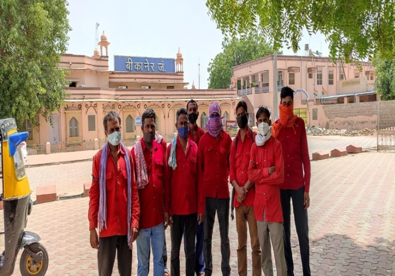 सारी दुनिया का बोझा हम उठाते...अब इनका कौन उठाए