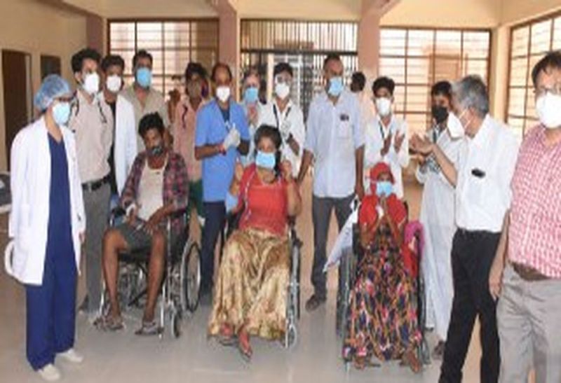 चेहरे पर खुशी, आंखों में आंसु, एमसीएच विंग के यह हैं नजारें